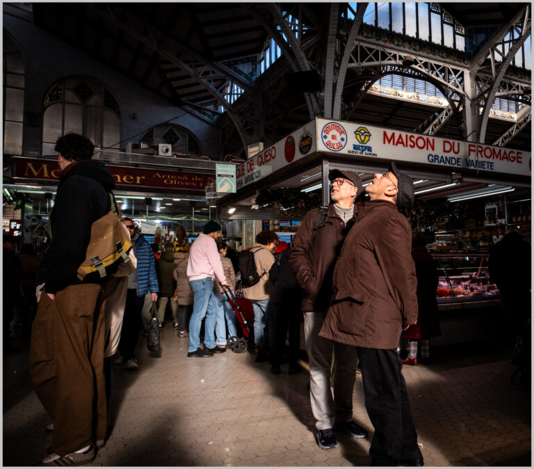 Street photo in Valencia, Spain by Pascal Meurisse