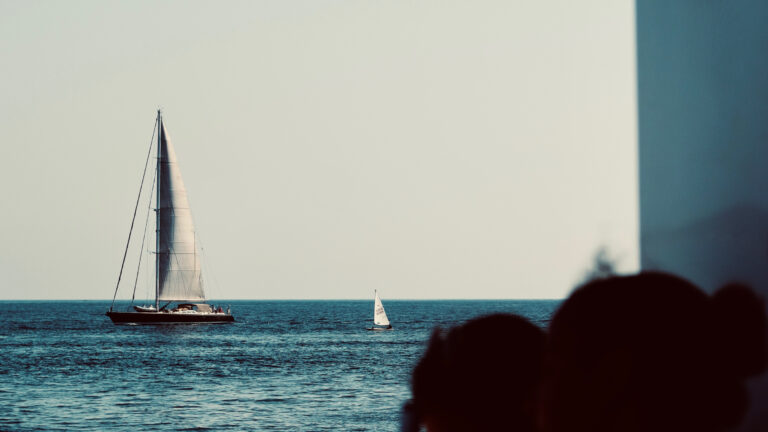 Photo by Alexander Tschirk