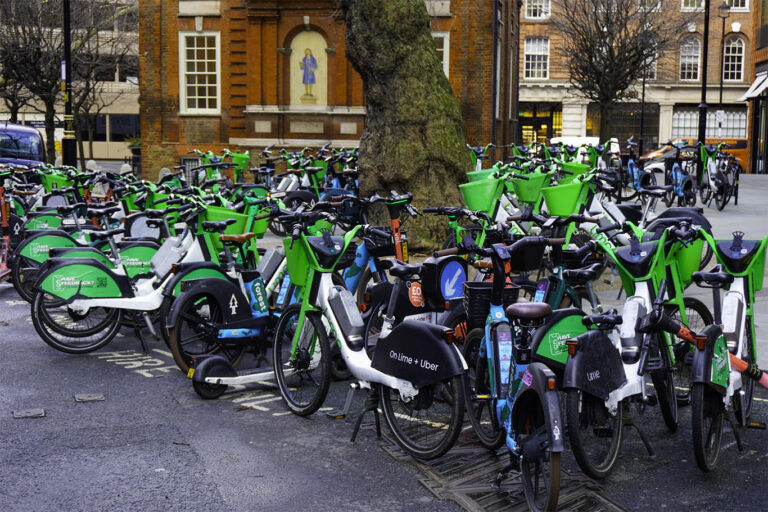 Photo by Simon Frost