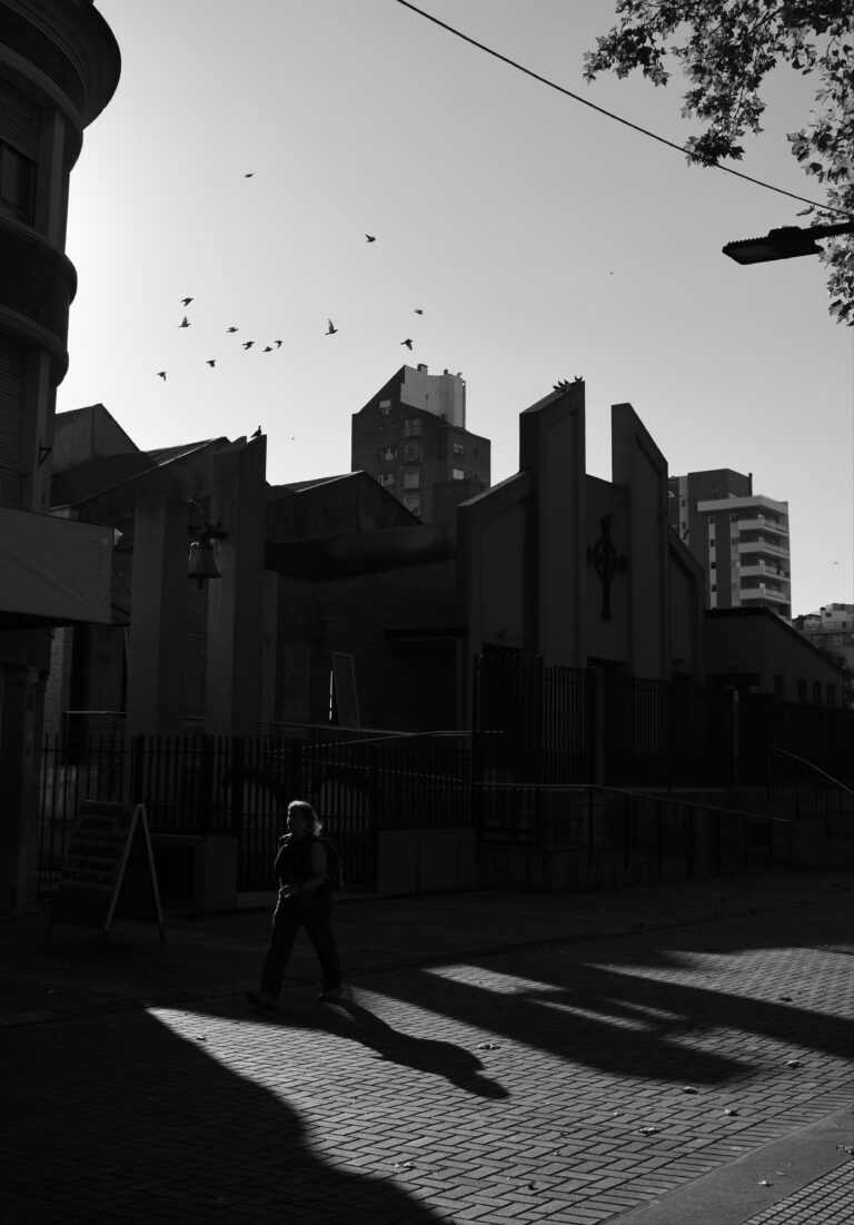 Street photo in San Martín, Argentina by Rodrigo Marcotich