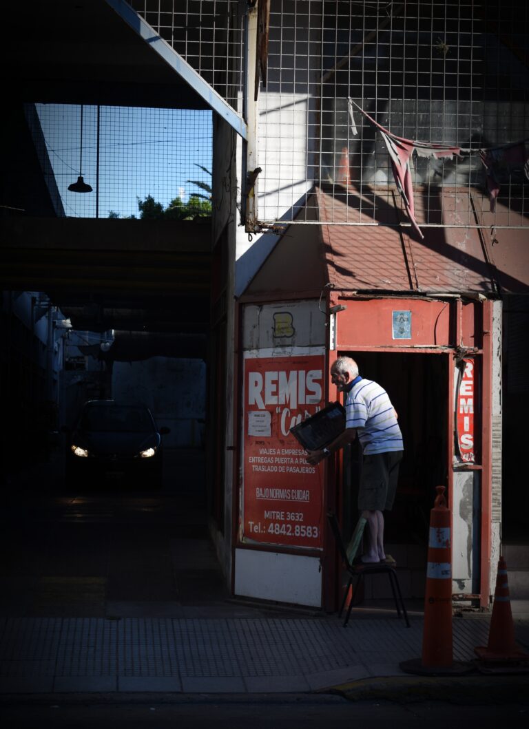 Street photo in San Martín, Argentina by Rodrigo Marcotich