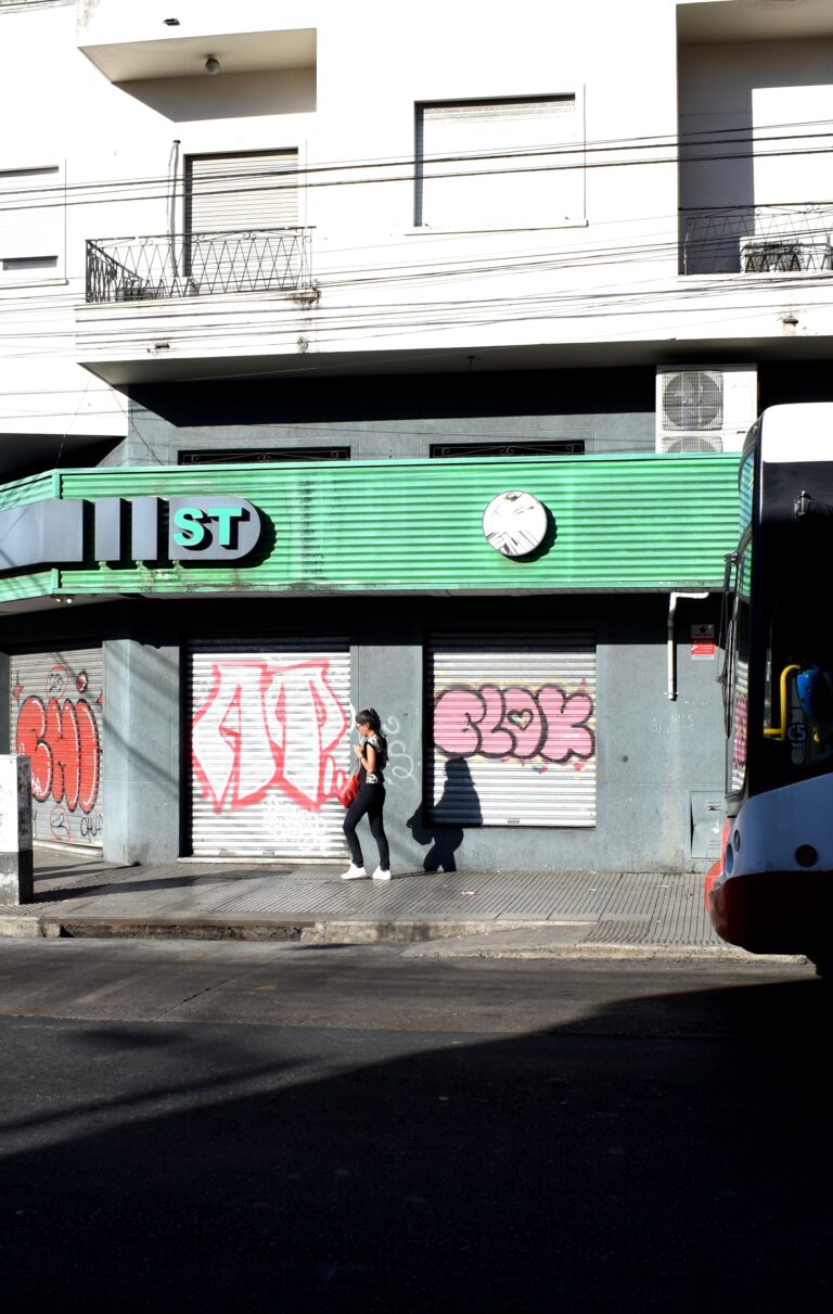 Street photo in San Martín, Argentina by Rodrigo Marcotich