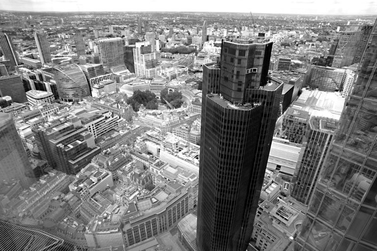 Photo by Franck Toto