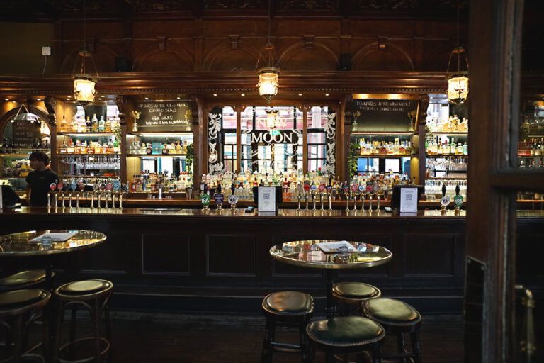 Photo by Franck Toto