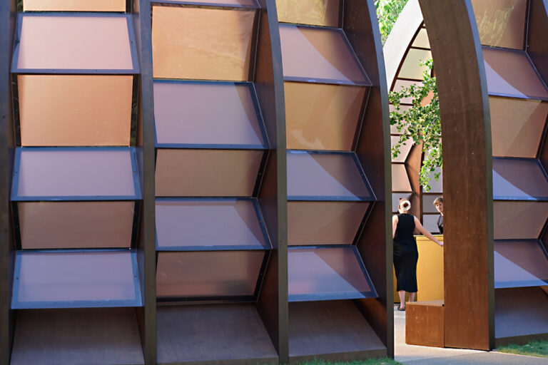 Photo by Franck Toto