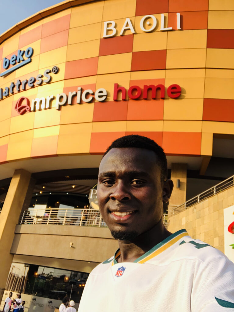 Photo by Vincent Fanu