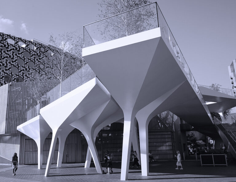 Photo by Franck Toto