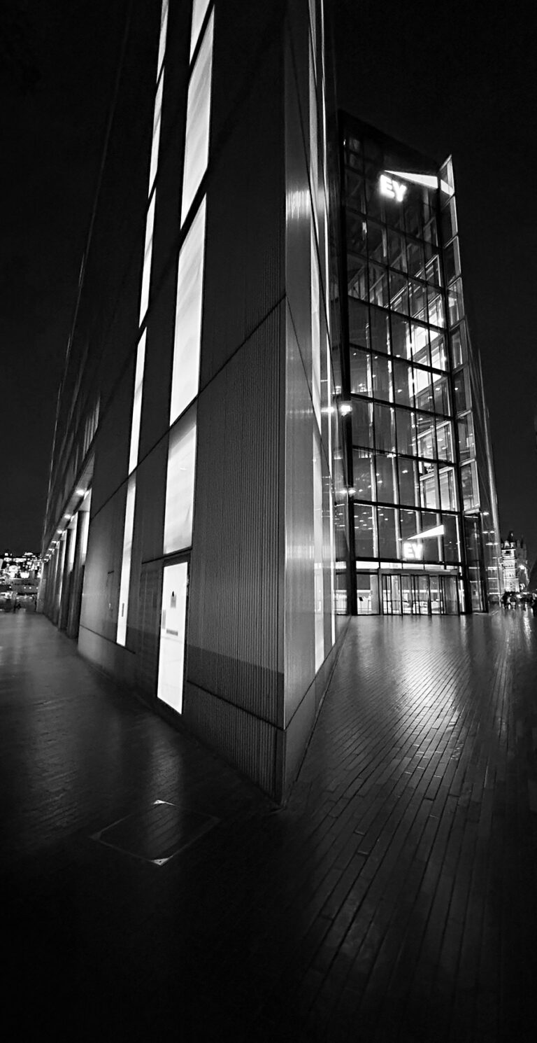 Photo by Franck Toto