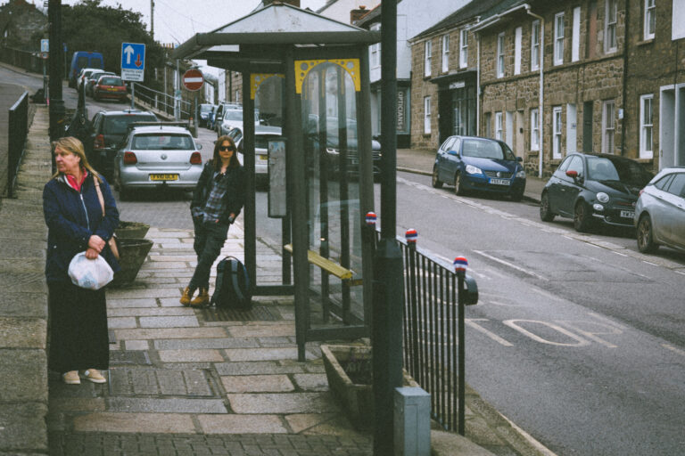 Street photo in Penryn, United Kingdom by Leon Maillard