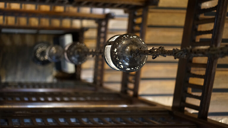 Photo by Franck Toto