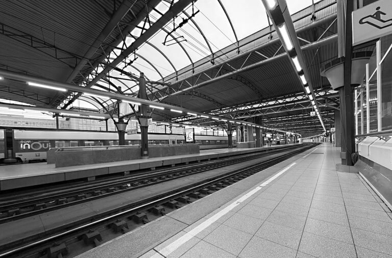 Photo by Franck Toto