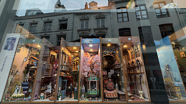 Photo by Franck Toto