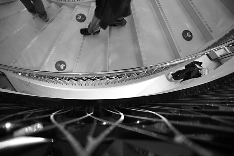 Photo by Franck Toto