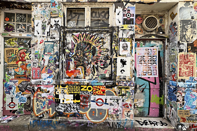 Photo by Franck Toto