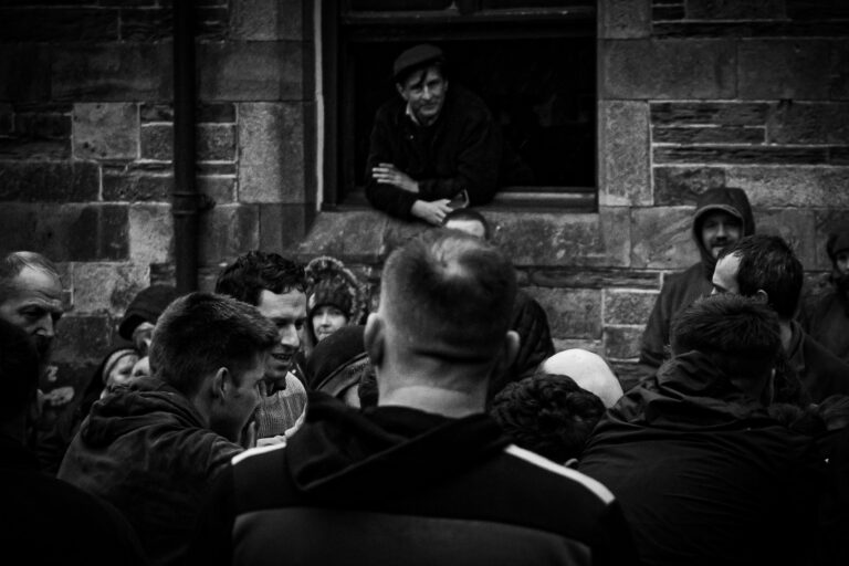 Street photo in Saint Columb, United Kingdom by Leon Maillard