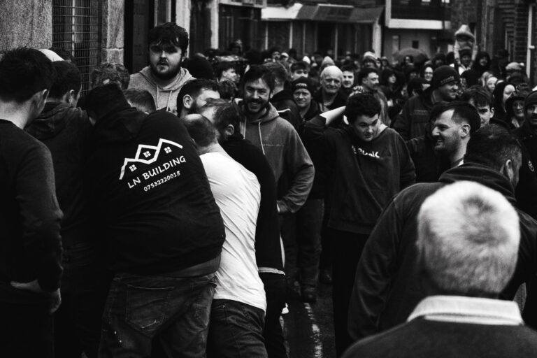 Street photo in Saint Columb, United Kingdom by Leon Maillard