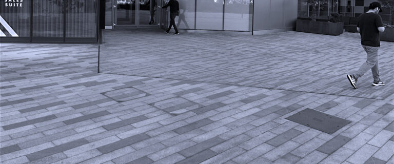 Photo by Franck Toto