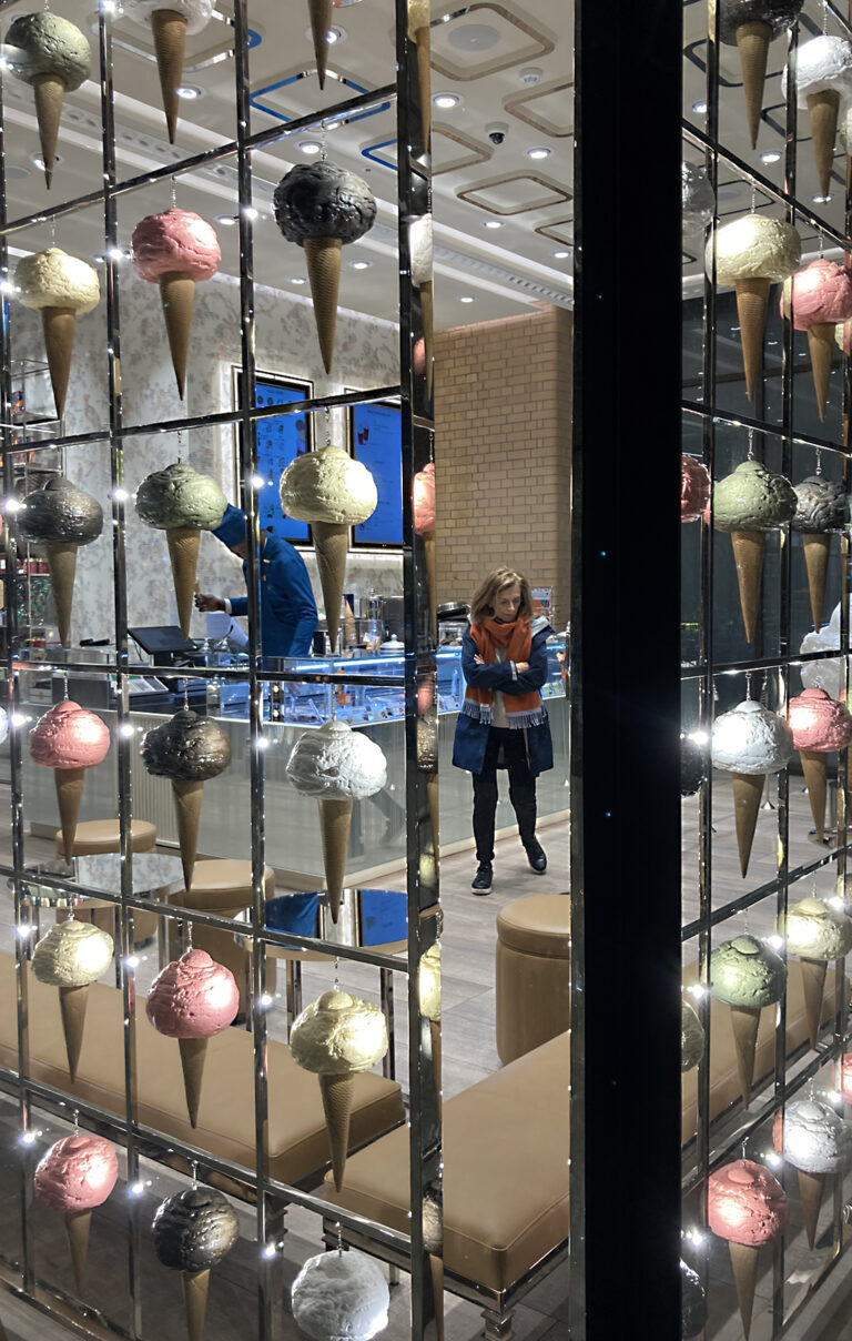 Photo by Franck Toto