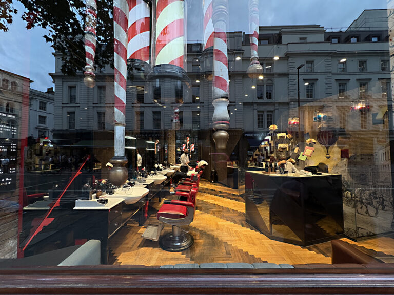 Photo by Franck Toto