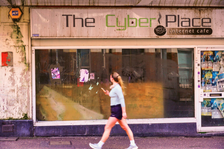 Photo by Simon Frost