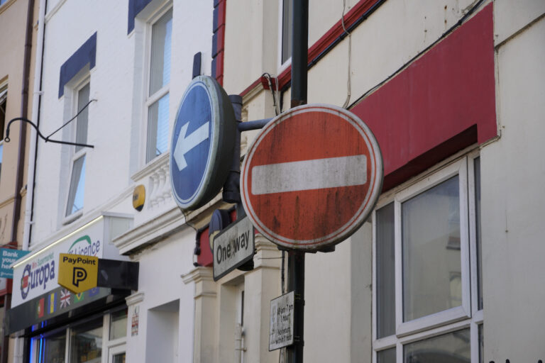 Photo by Simon Frost