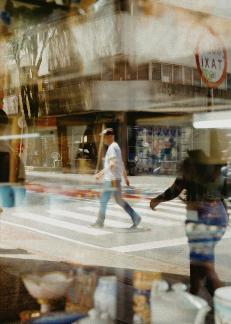 Photo by Victor Molina