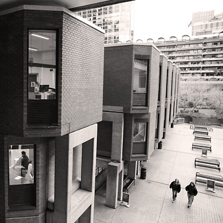 Photo by Franck Toto