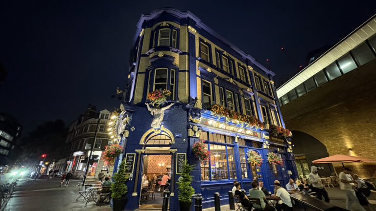 Photo by Franck Toto