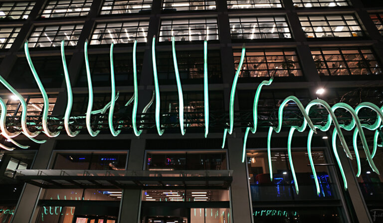 Photo by Franck Toto