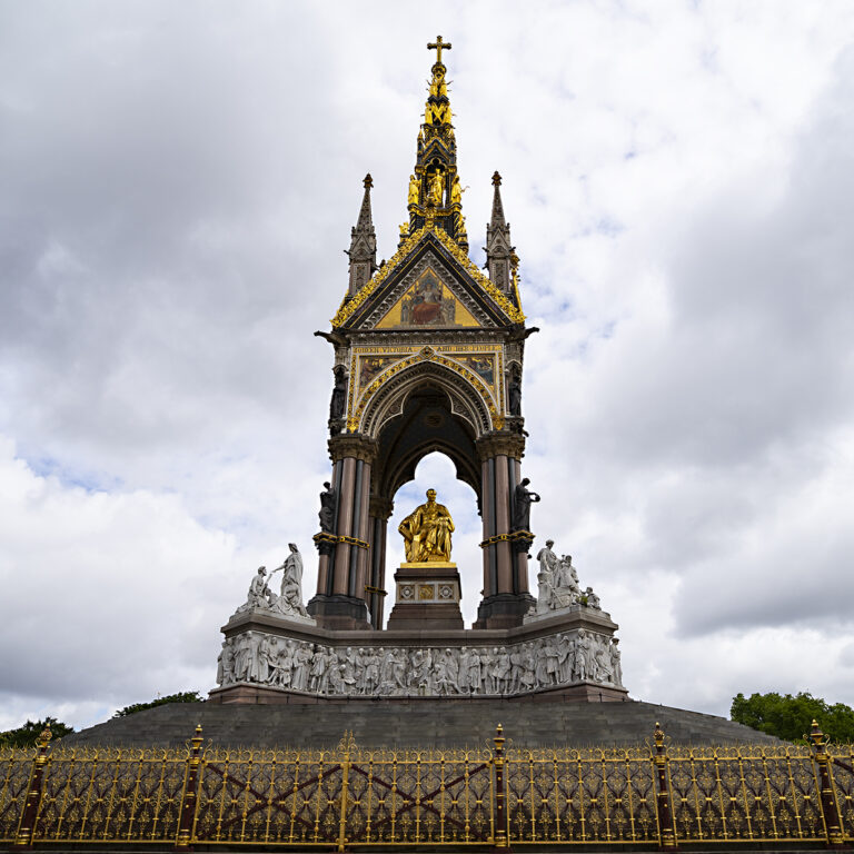 Photo by Franck Toto