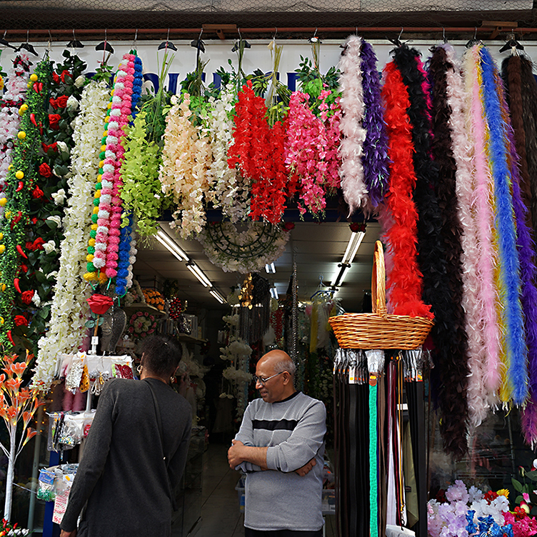 Photo by Franck Toto