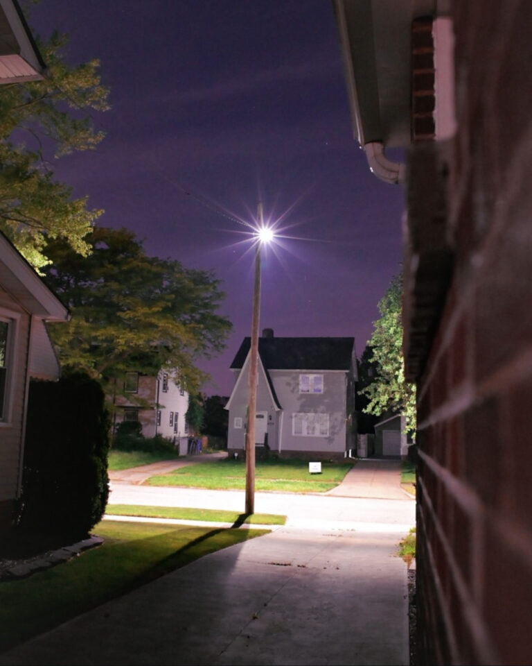 Photo by Ramone Rivé