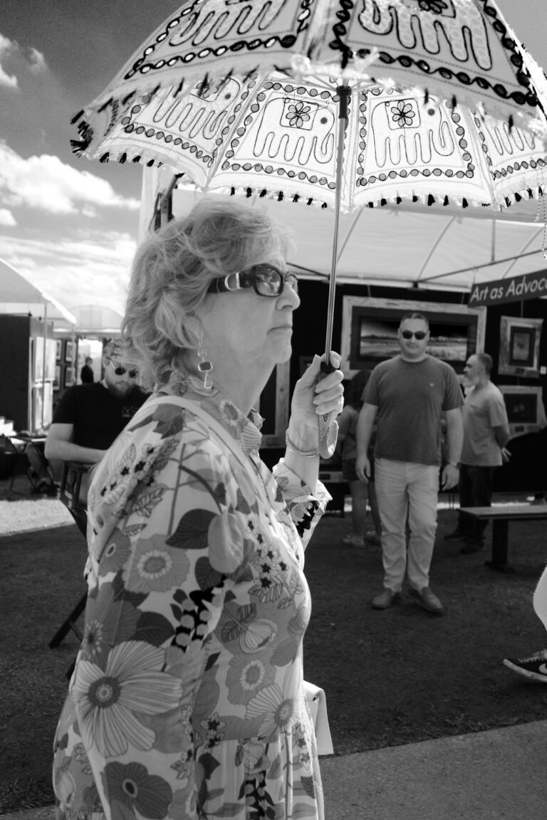 Street photo in Tampa, United States by Meyer Weitzman