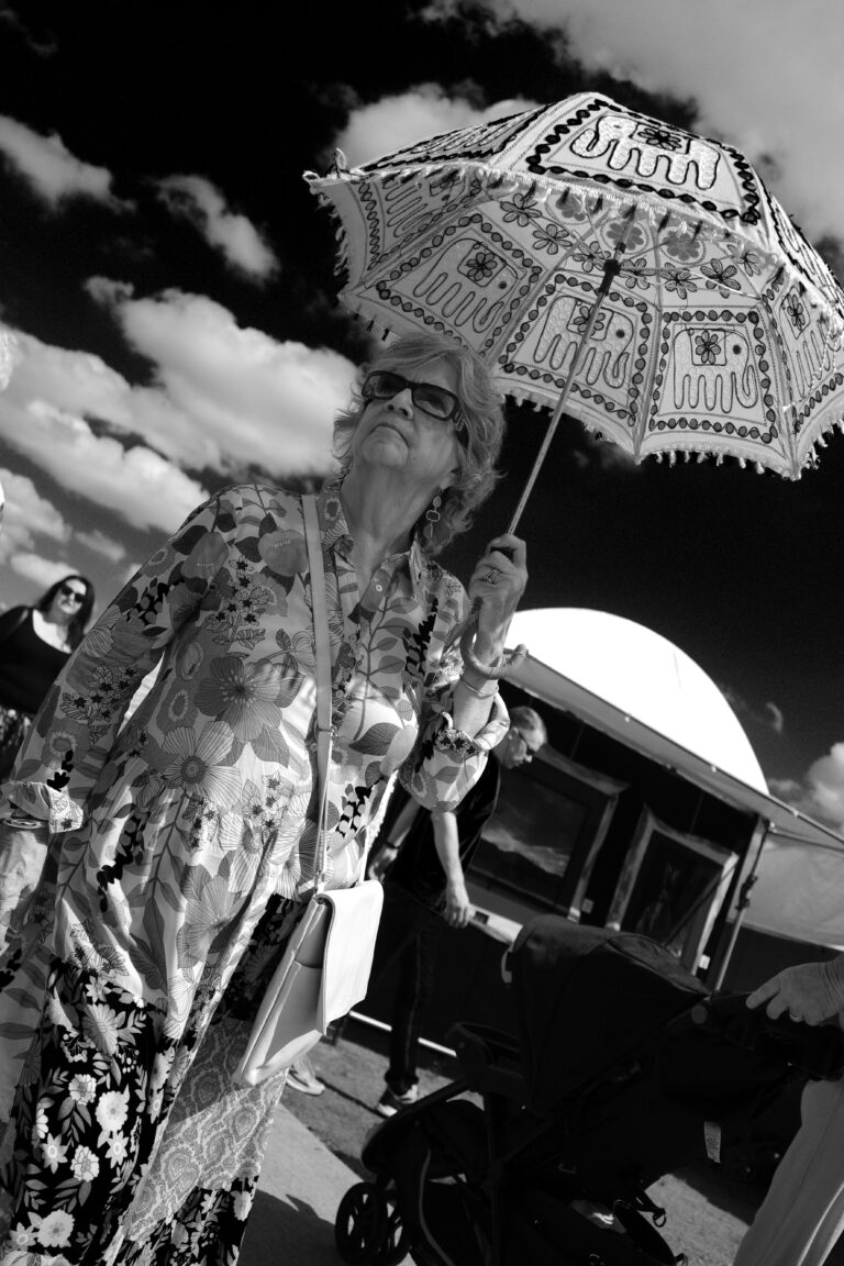 Street photo in Tampa, United States by Meyer Weitzman
