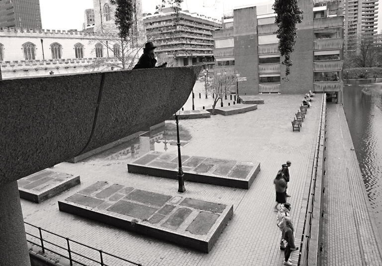 Photo by Franck Toto