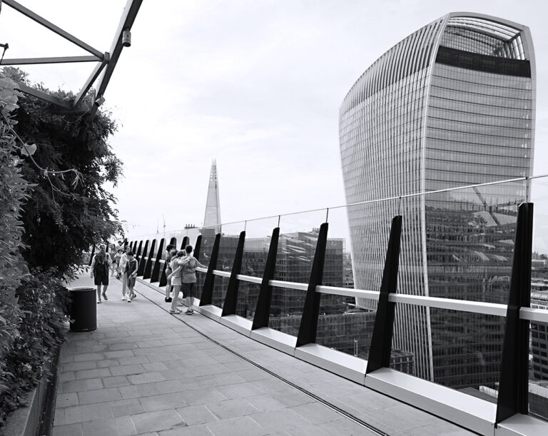 Photo by Franck Toto