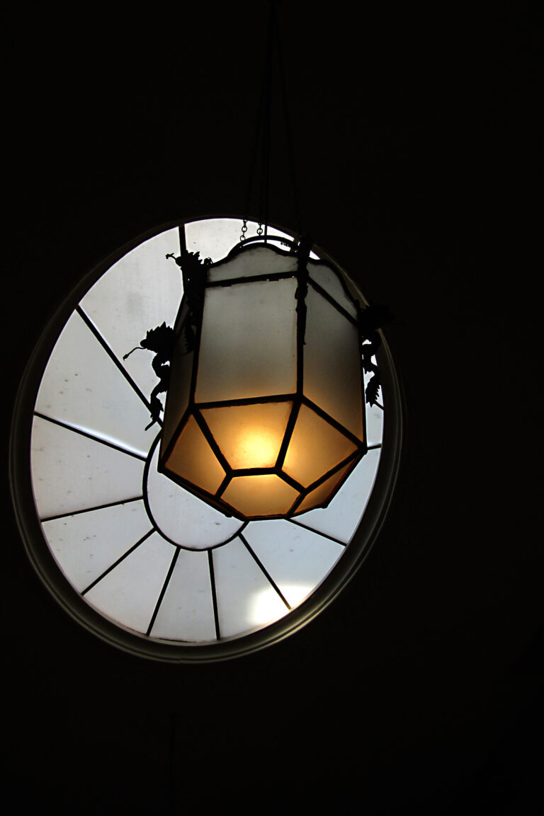 Photo by Franck Toto