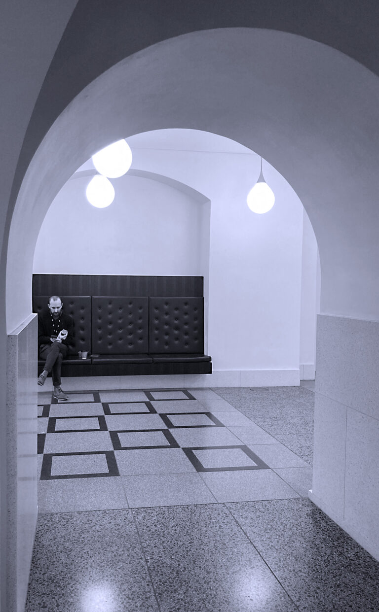 Photo by Franck Toto