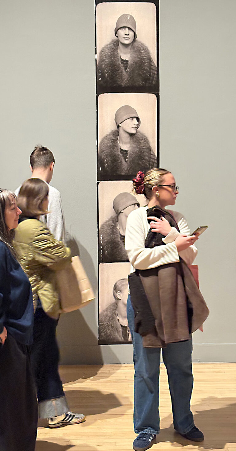 Photo by Franck Toto