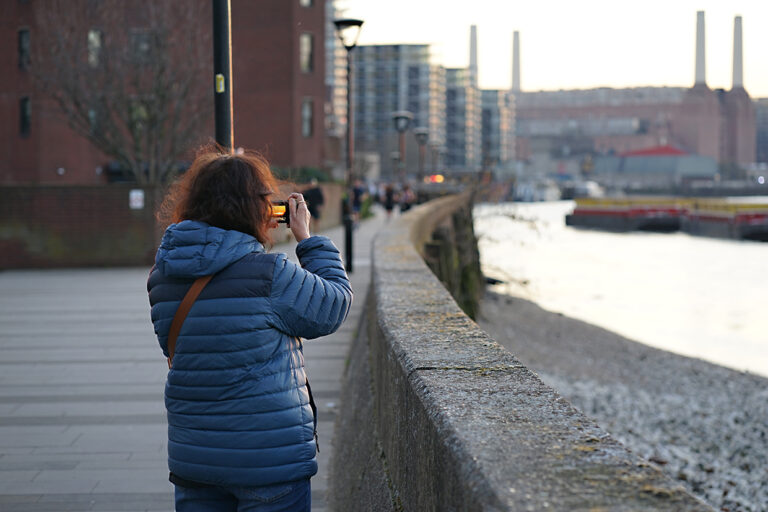 Photo by Franck Toto