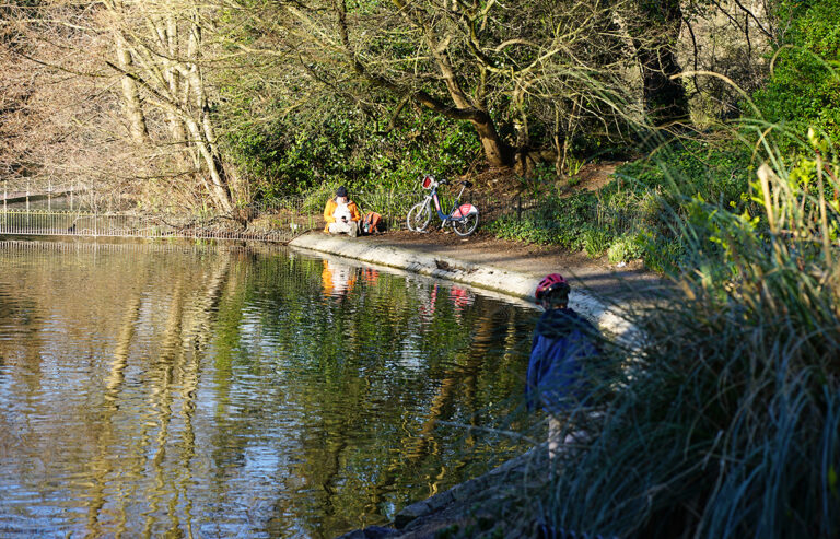 Photo by Franck Toto