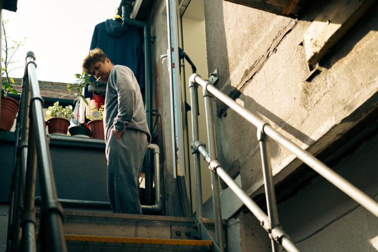Street photo in Launceston, United Kingdom by Leon Maillard
