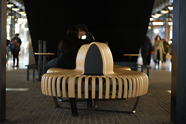 Photo by Franck Toto