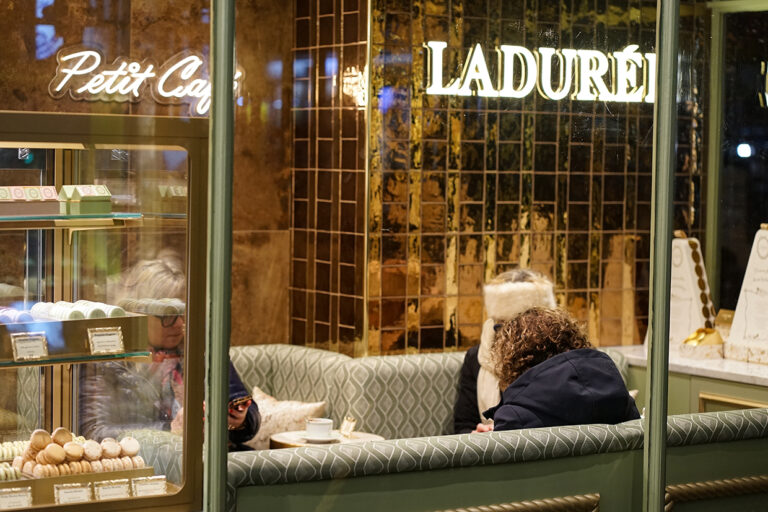 Photo by Franck Toto