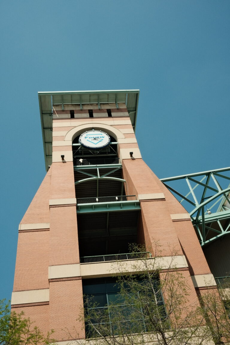 Photo by Brett Escuriex