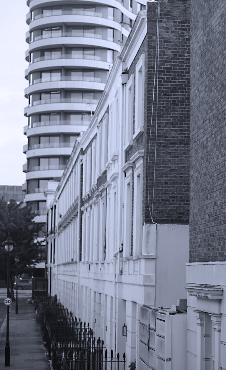 Photo by Franck Toto