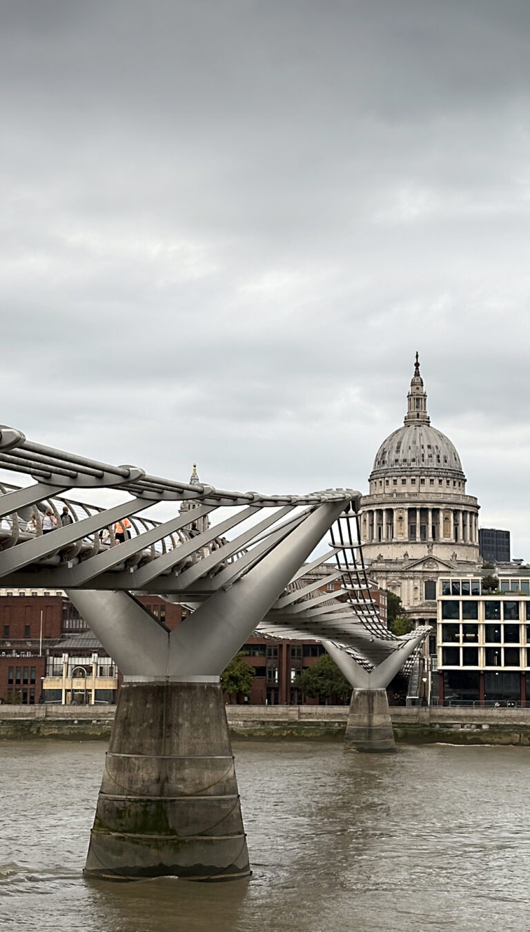 Photo by Franck Toto