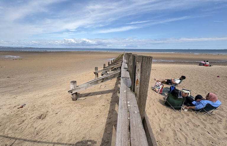 Photo by Franck Toto