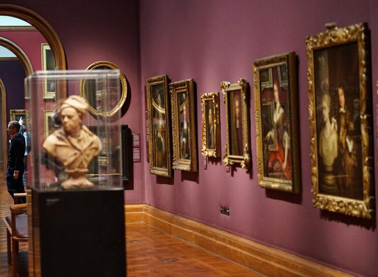 Photo by Franck Toto