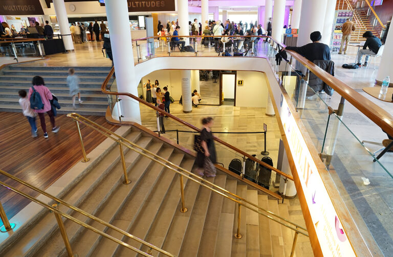 Photo by Franck Toto